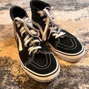Vans Black and White Skate Shoes women’s 8 (men’s 6.5)